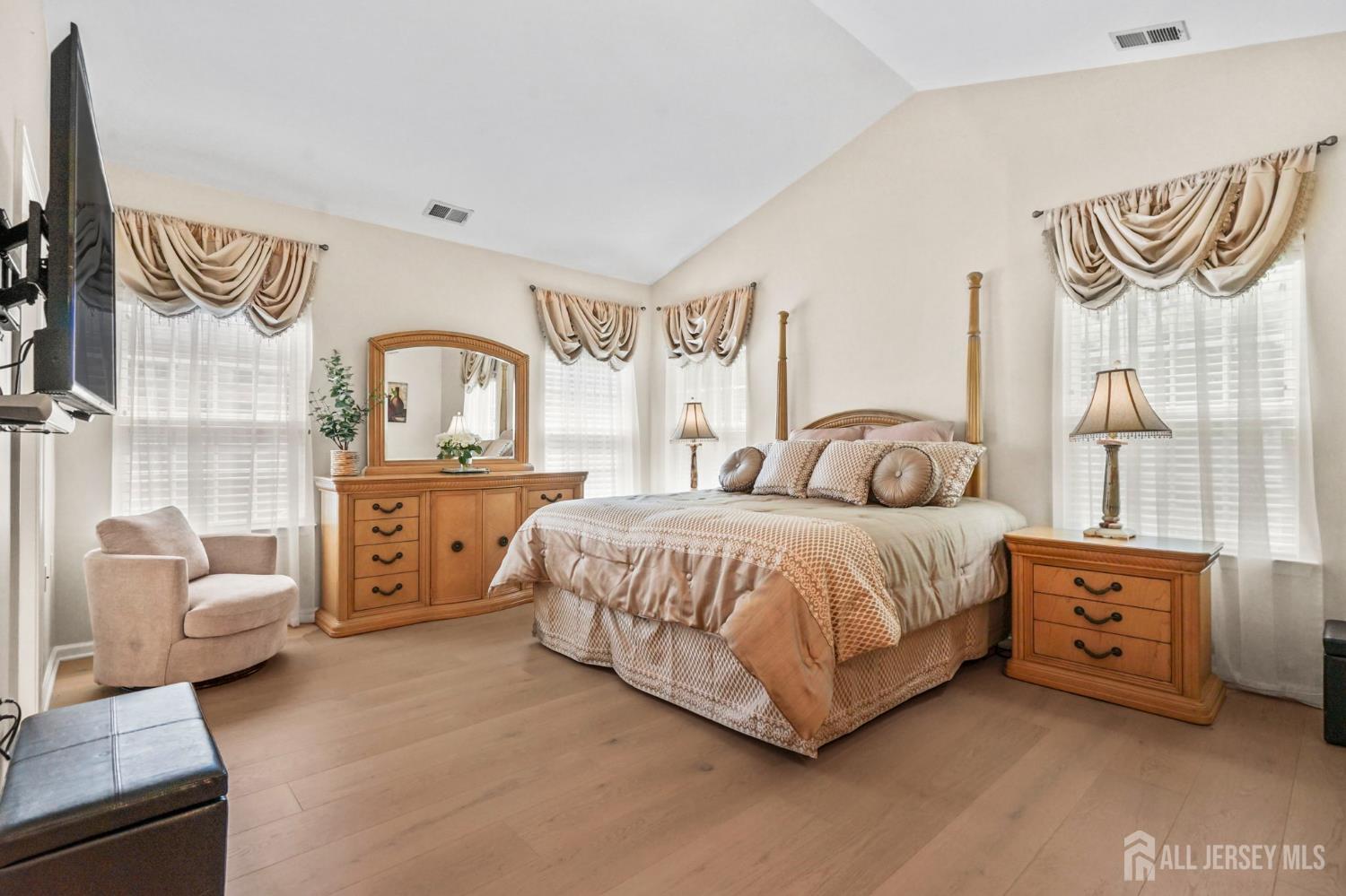 37 Vineyard Court Monroe NJ 08831