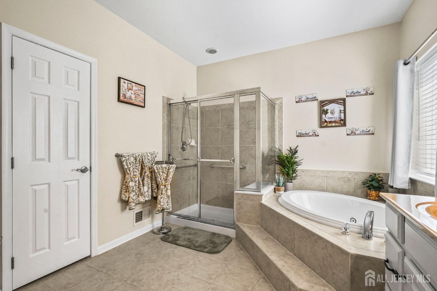 37 Vineyard Court Monroe NJ 08831