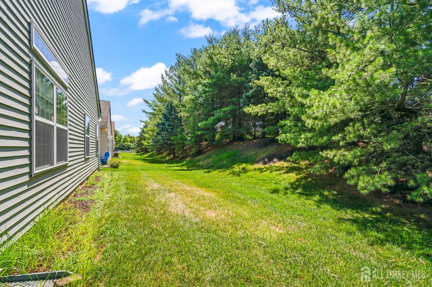 37 Vineyard Court Monroe NJ 08831