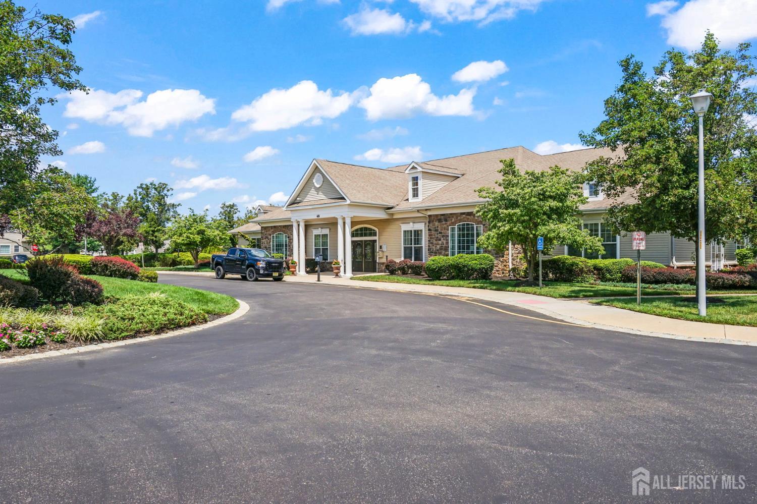 37 Vineyard Court Monroe NJ 08831