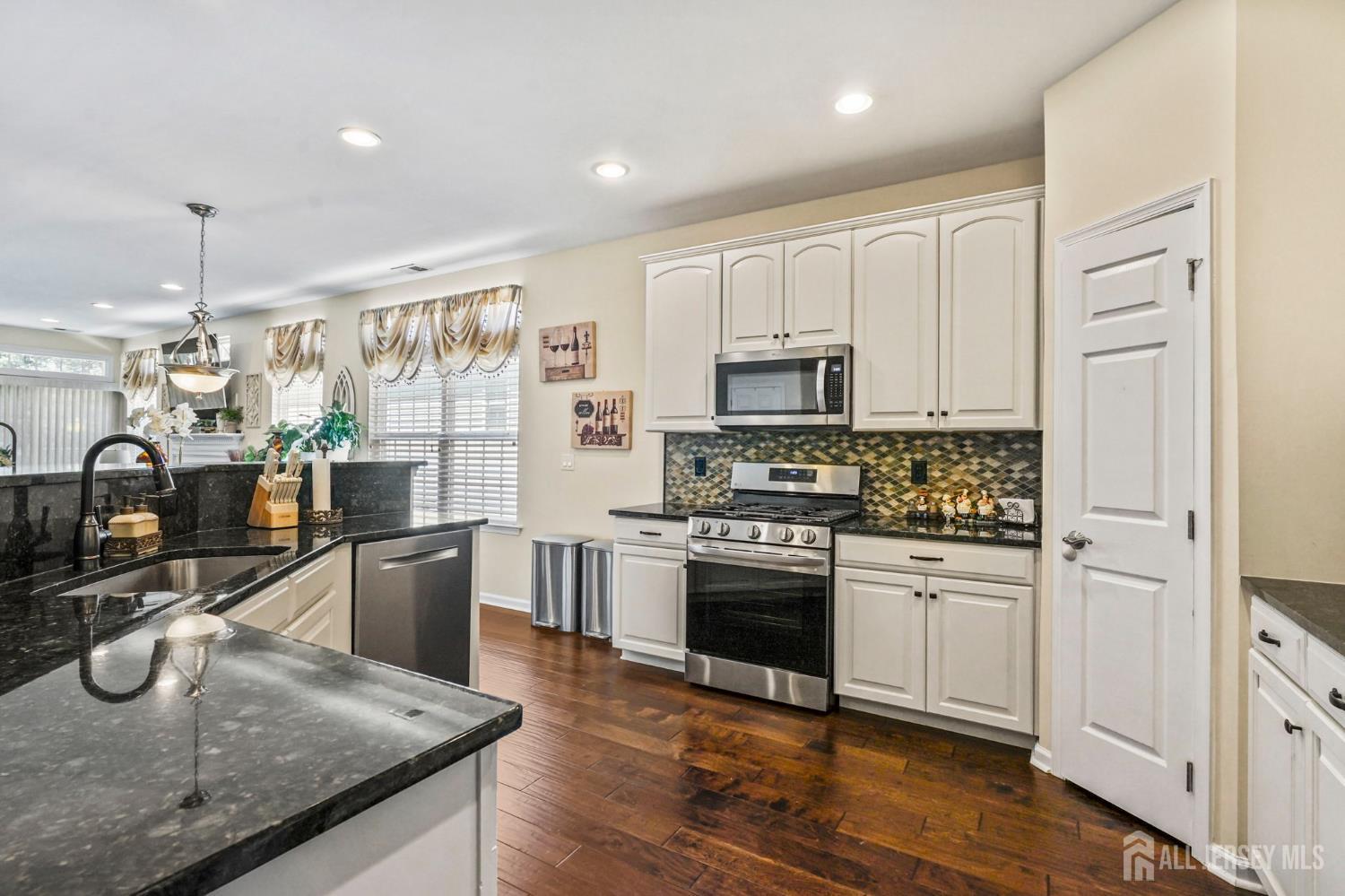 37 Vineyard Court Monroe NJ 08831