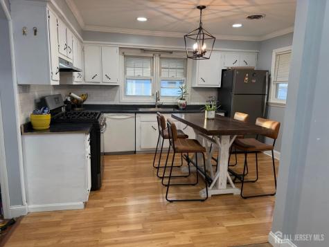 10 E William Street E Fords NJ 08863