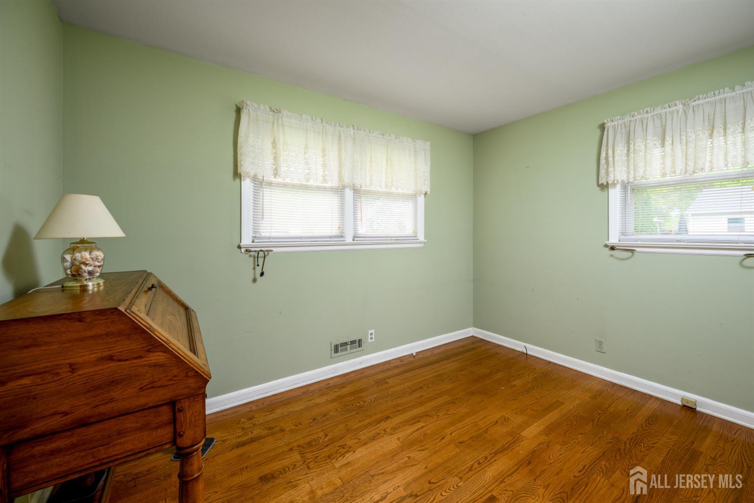 136 Roberts Avenue Piscataway NJ 08854
