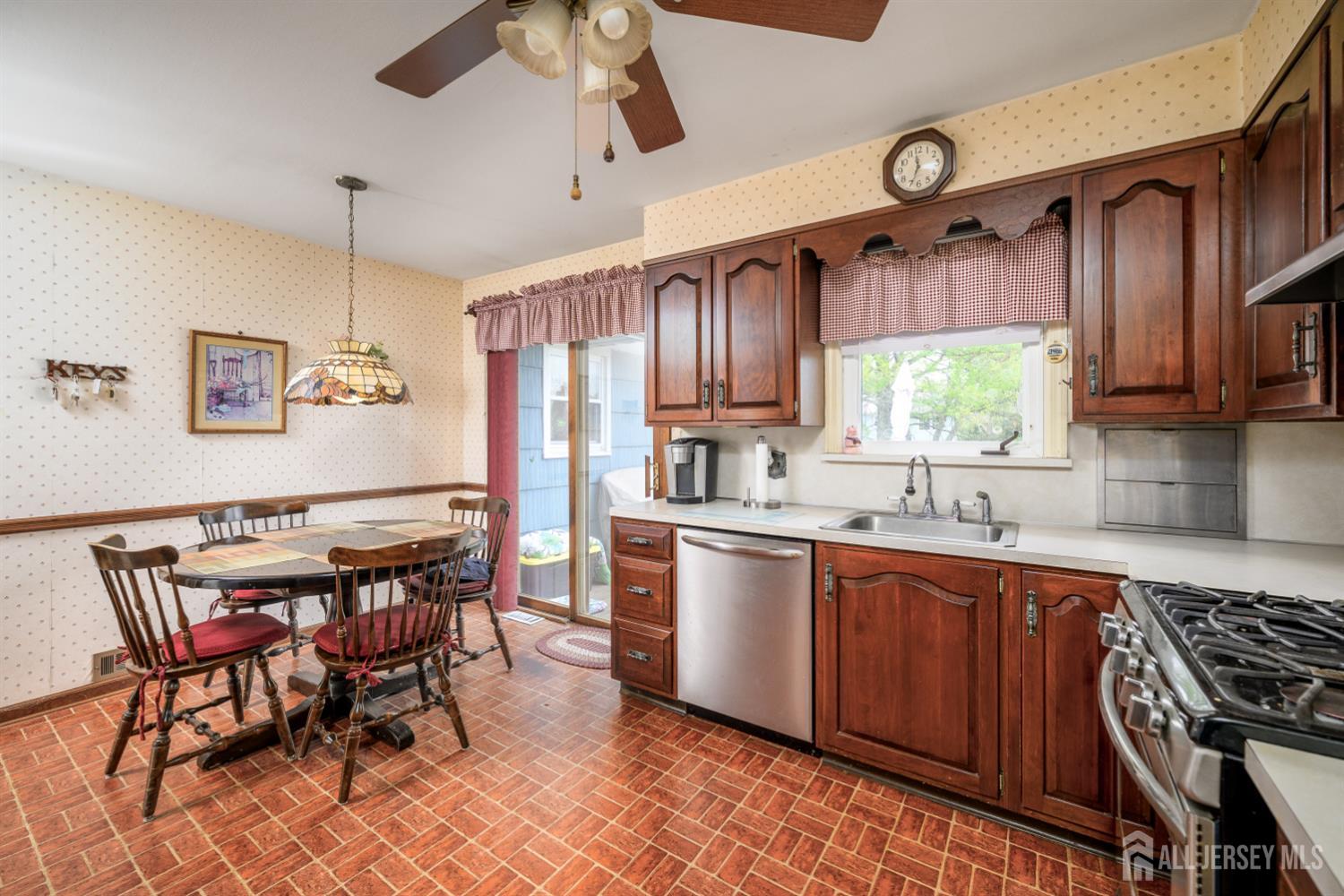 136 Roberts Avenue Piscataway NJ 08854
