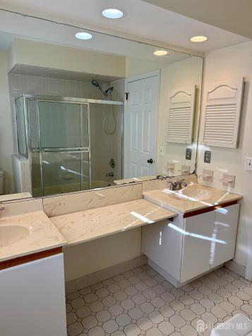 809 Woodhaven Drive Edison NJ 08817