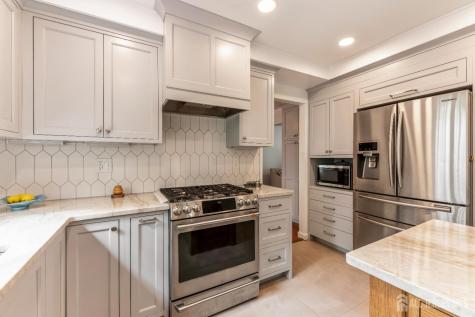19 Aspen Circle Edison NJ 08820