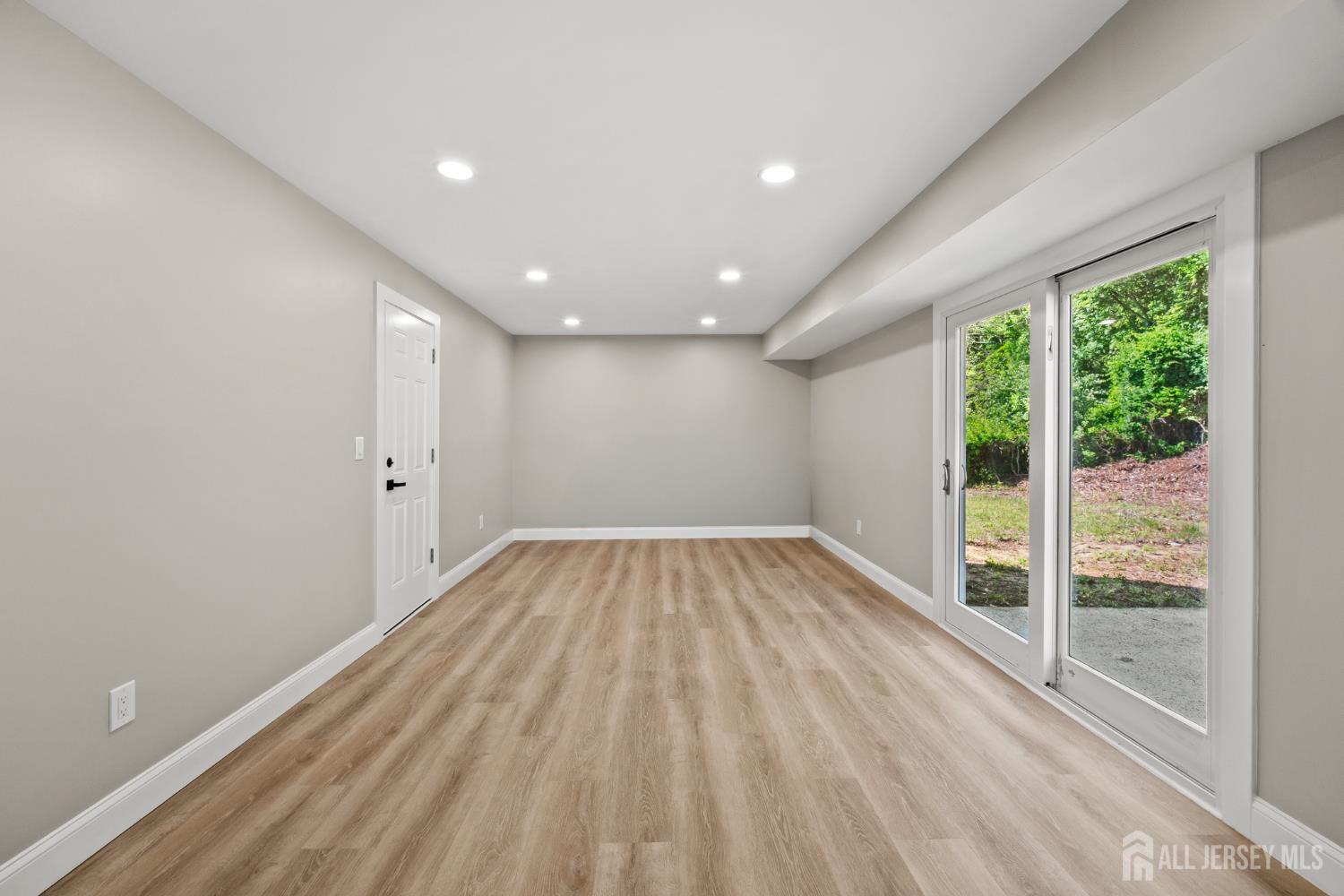 41 Oakwood Drive Sayreville NJ 08859