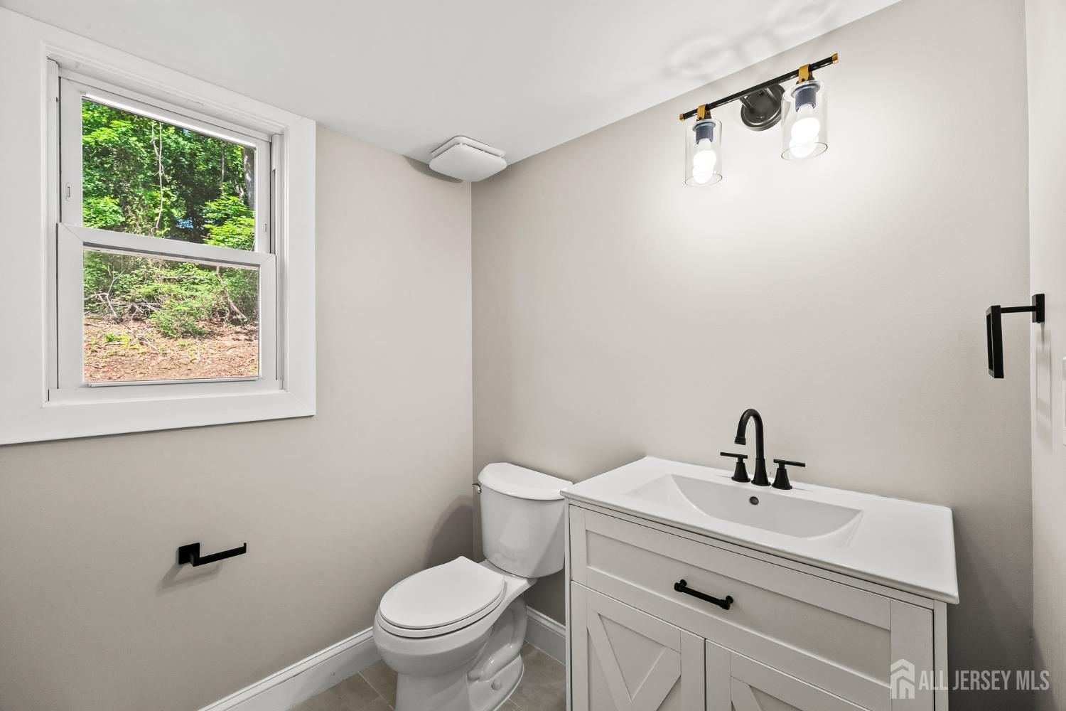 41 Oakwood Drive Sayreville NJ 08859