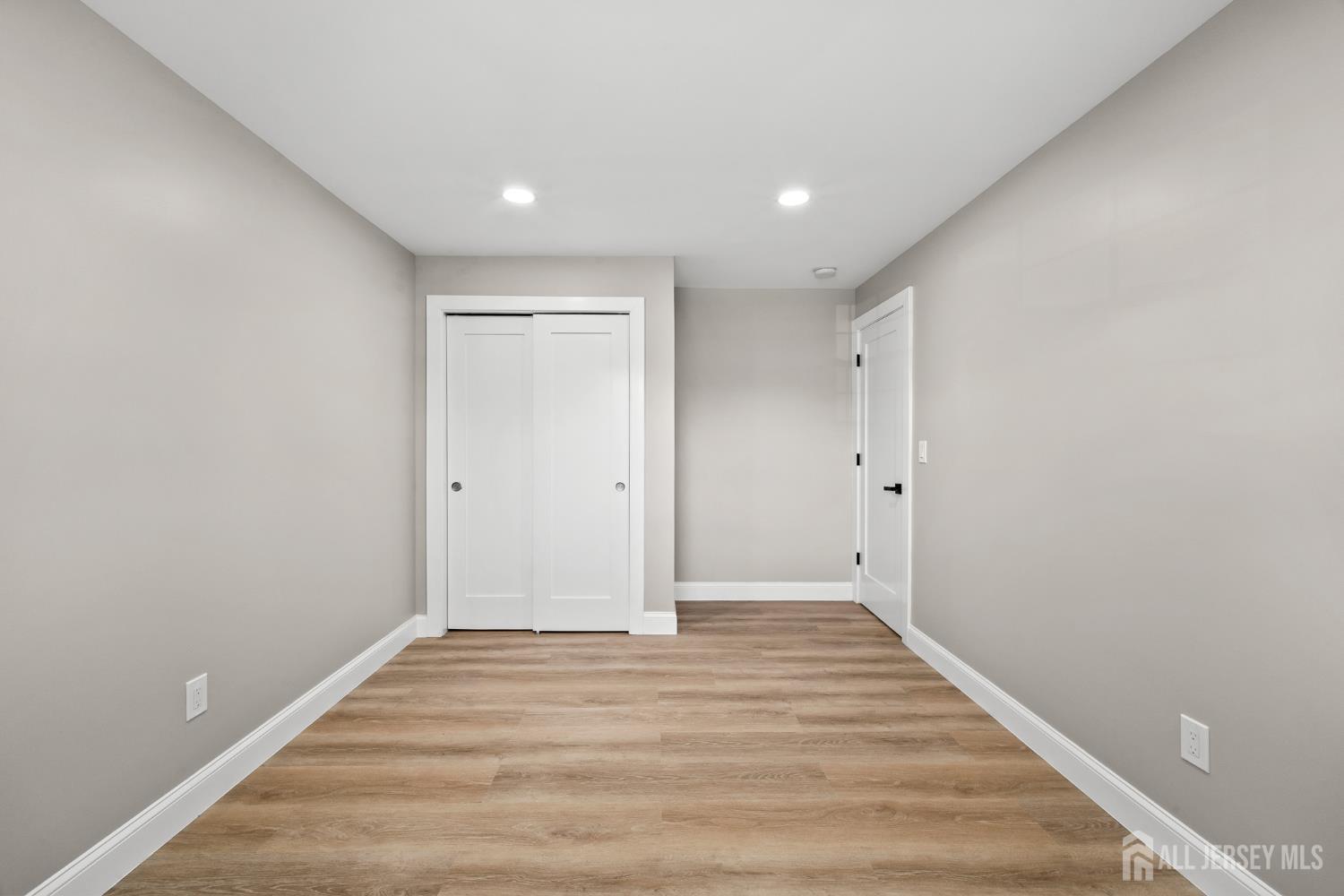 41 Oakwood Drive Sayreville NJ 08859