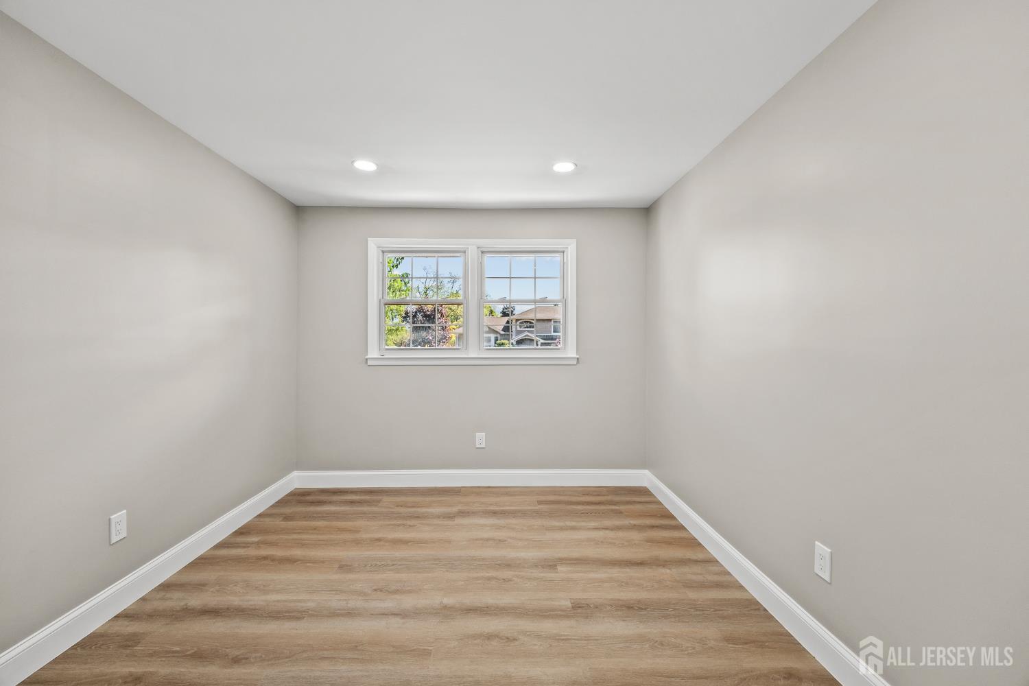 41 Oakwood Drive Sayreville NJ 08859