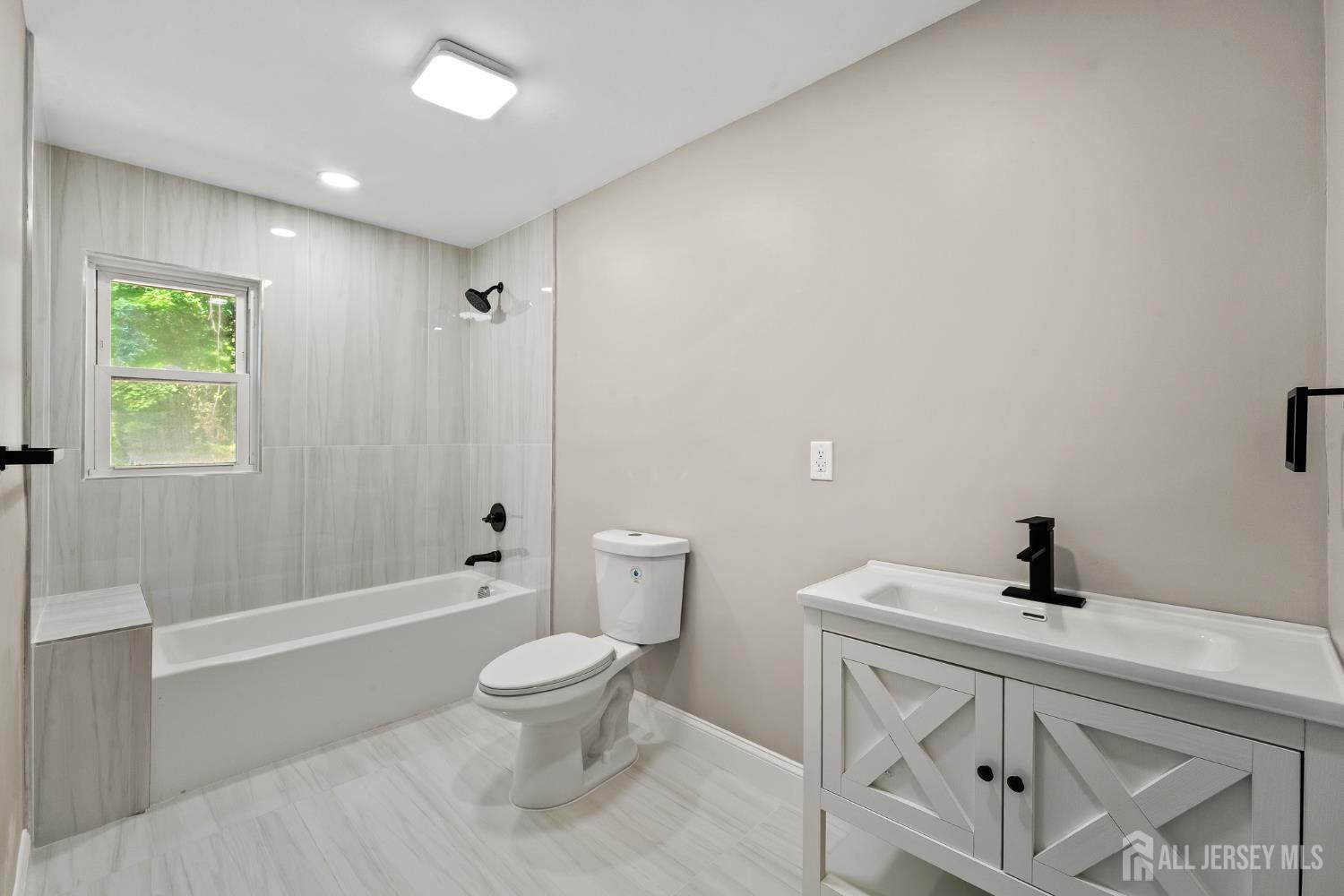 41 Oakwood Drive Sayreville NJ 08859