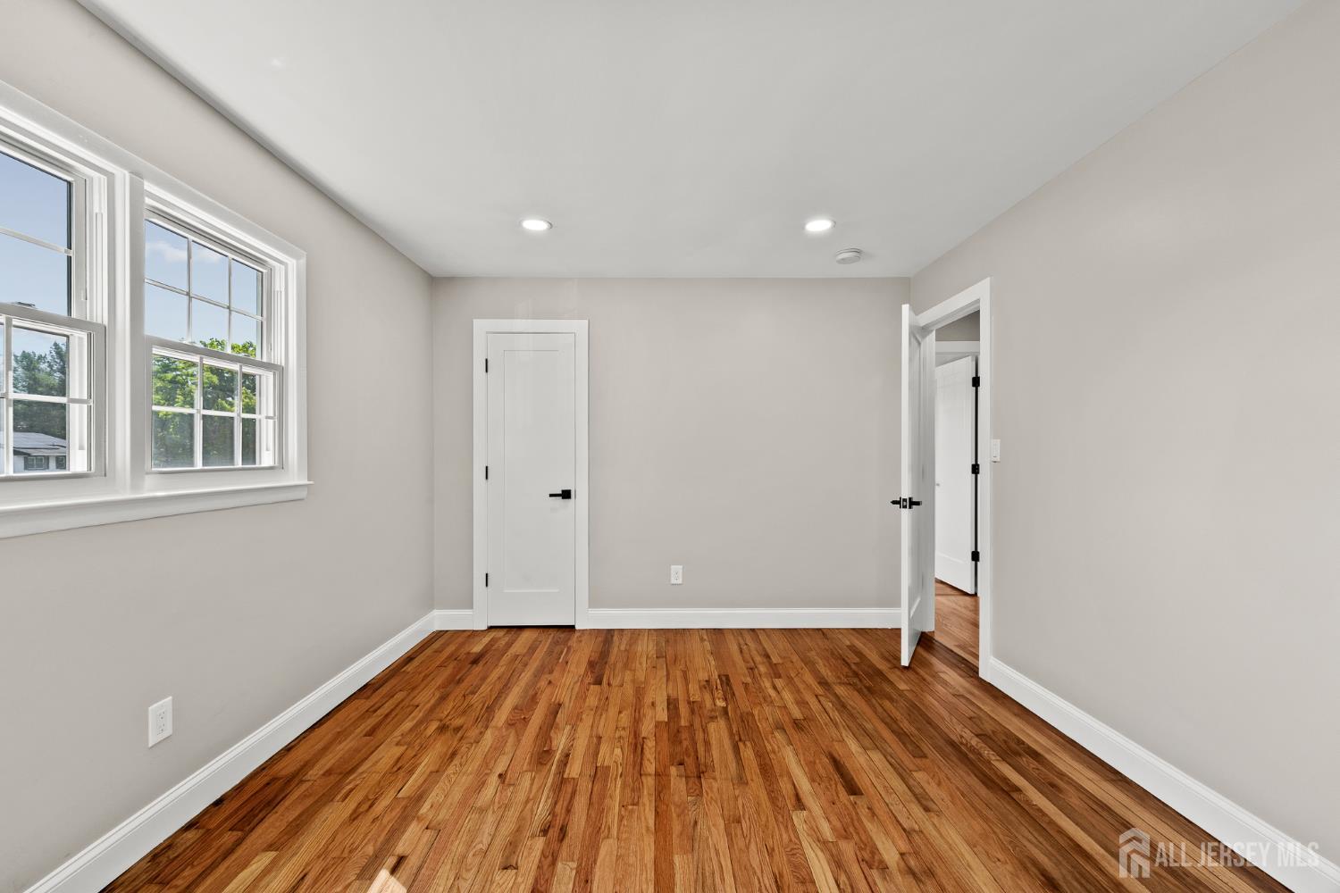 41 Oakwood Drive Sayreville NJ 08859