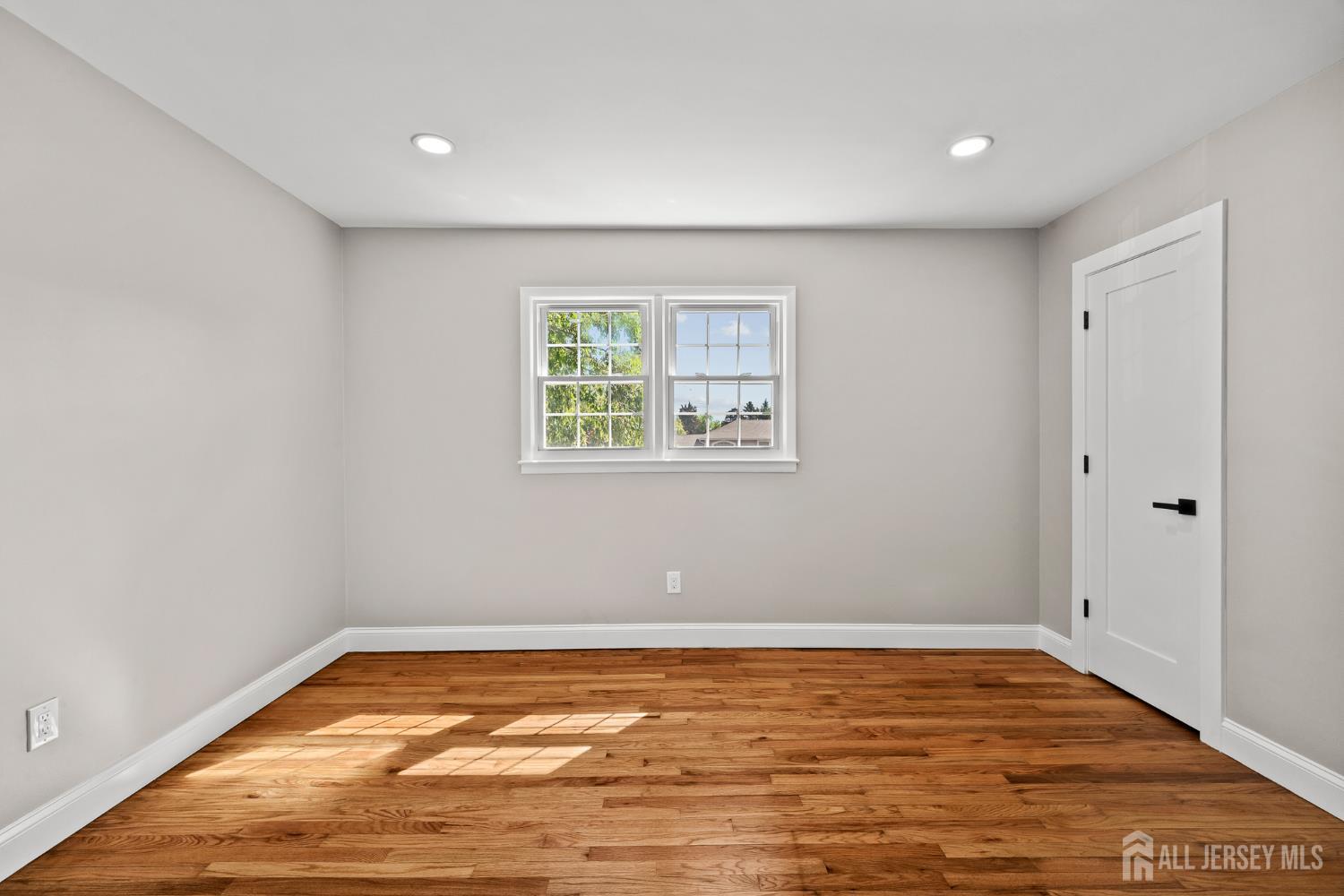 41 Oakwood Drive Sayreville NJ 08859