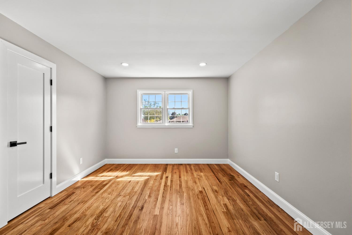 41 Oakwood Drive Sayreville NJ 08859