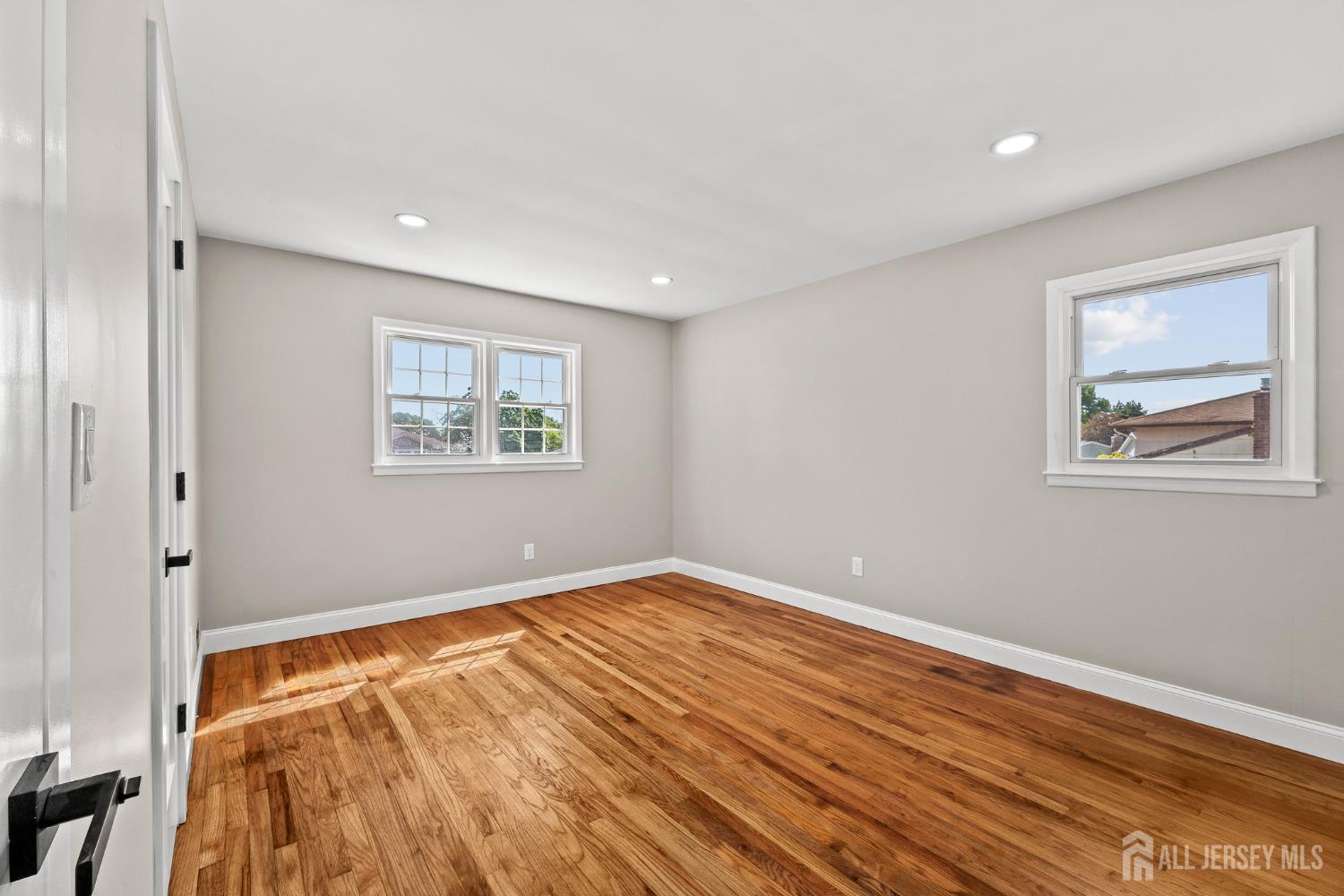 41 Oakwood Drive Sayreville NJ 08859