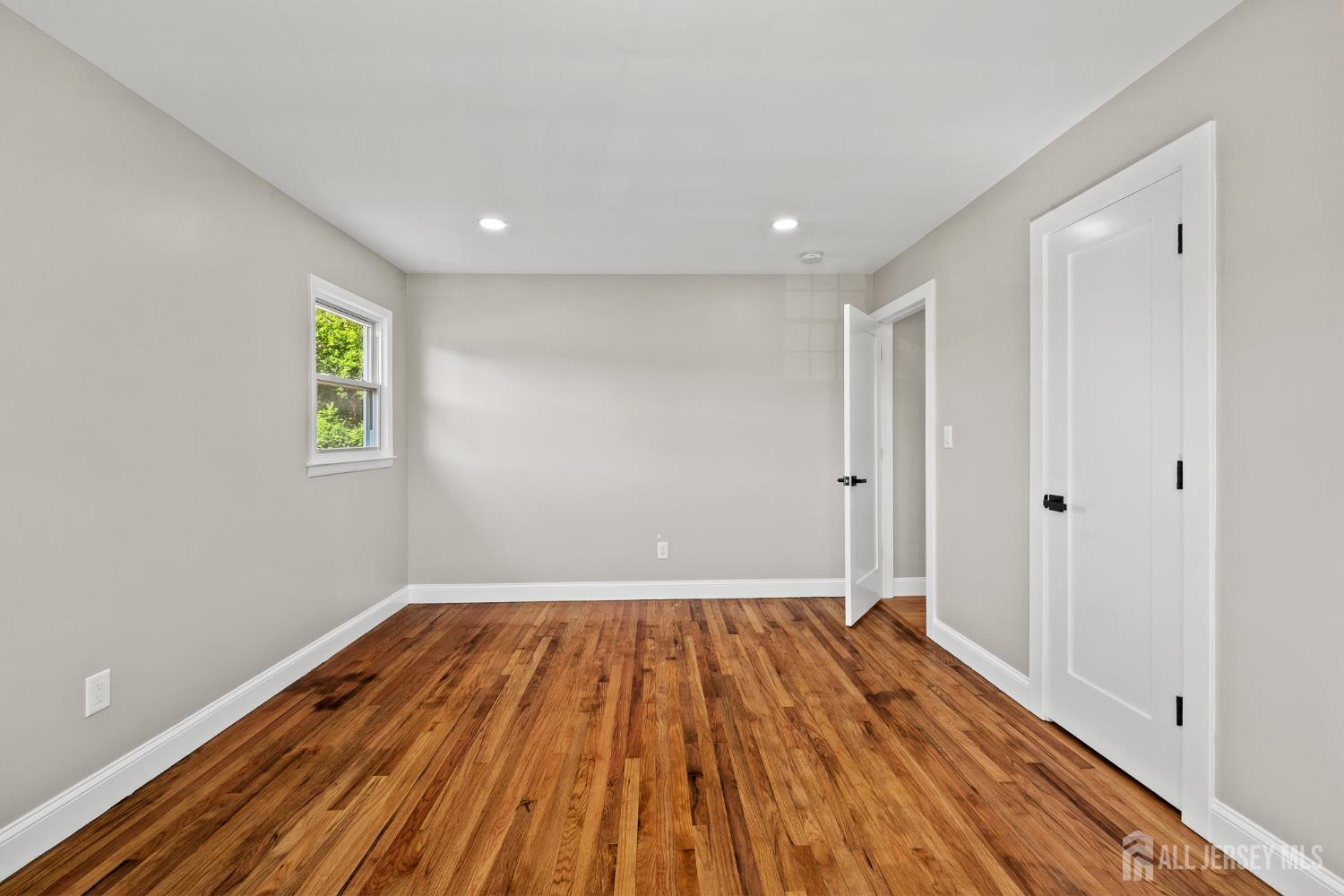41 Oakwood Drive Sayreville NJ 08859