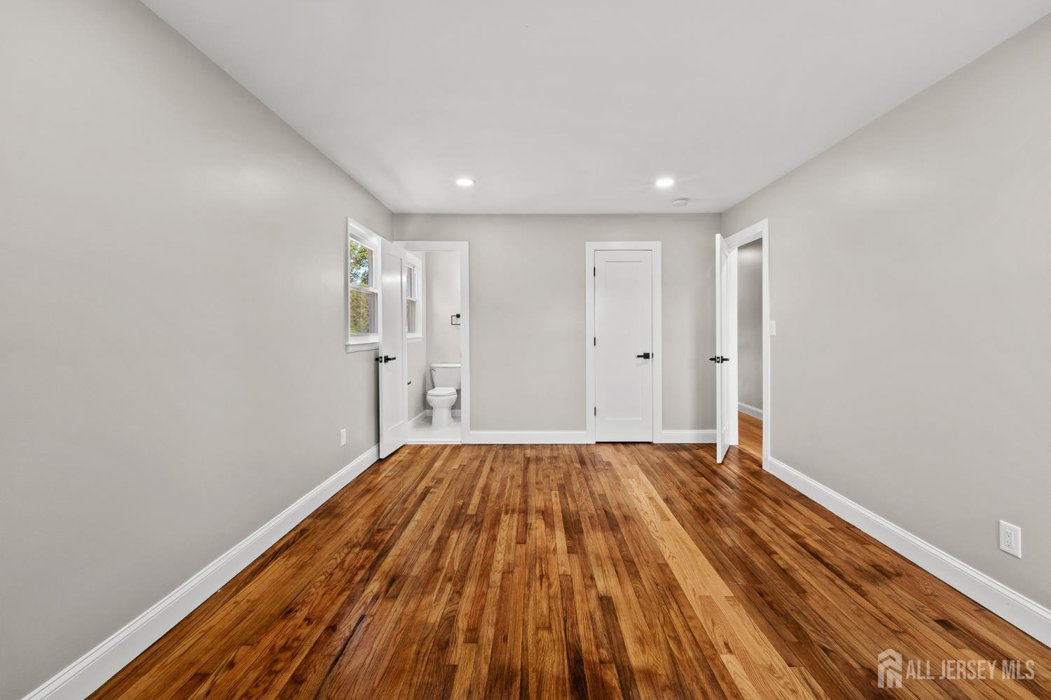 41 Oakwood Drive Sayreville NJ 08859
