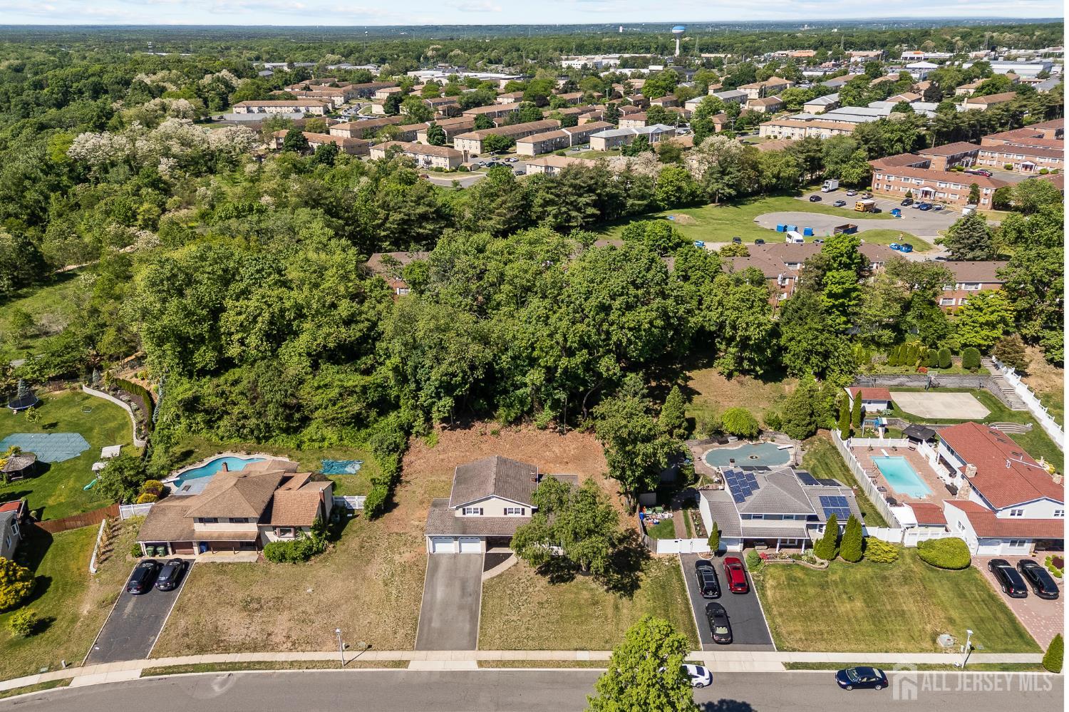 41 Oakwood Drive Sayreville NJ 08859