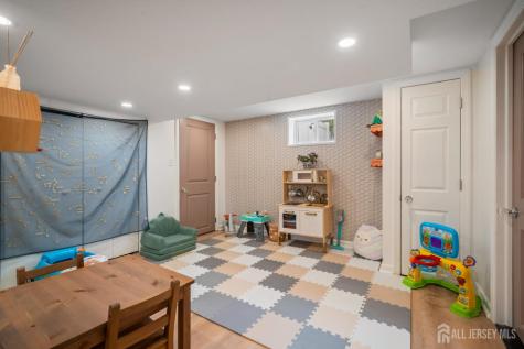 24 Dartmouth Street Edison NJ 08837