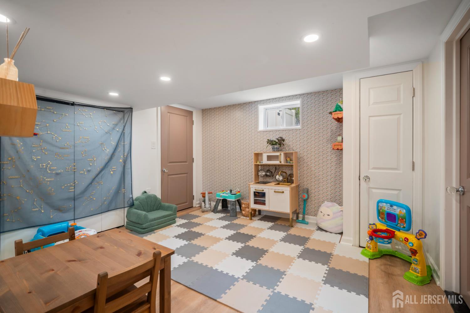 24 Dartmouth Street Edison NJ 08837