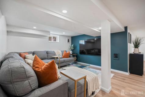 24 Dartmouth Street Edison NJ 08837