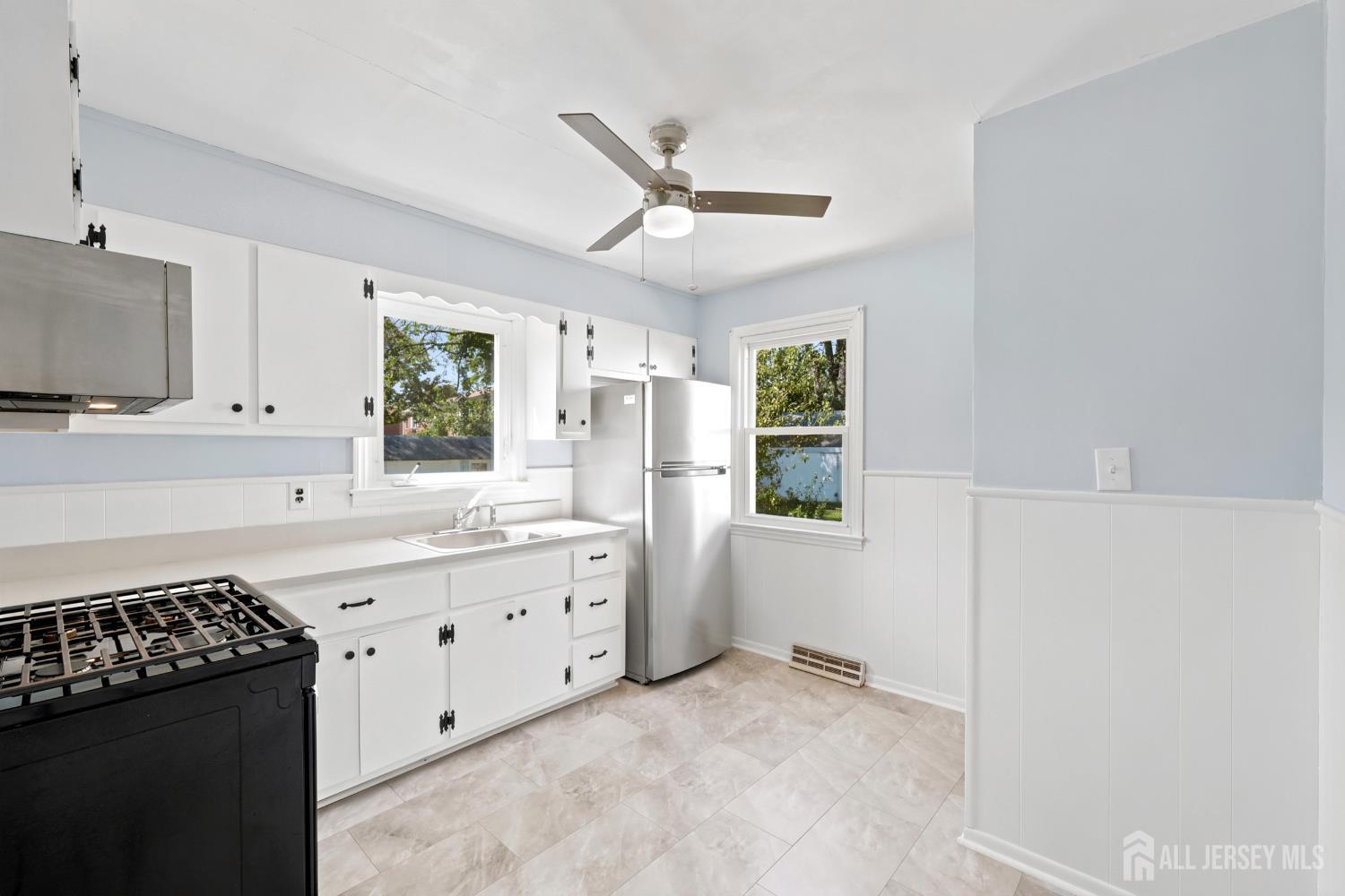 16 Eisenhower Avenue Spotswood NJ 08884