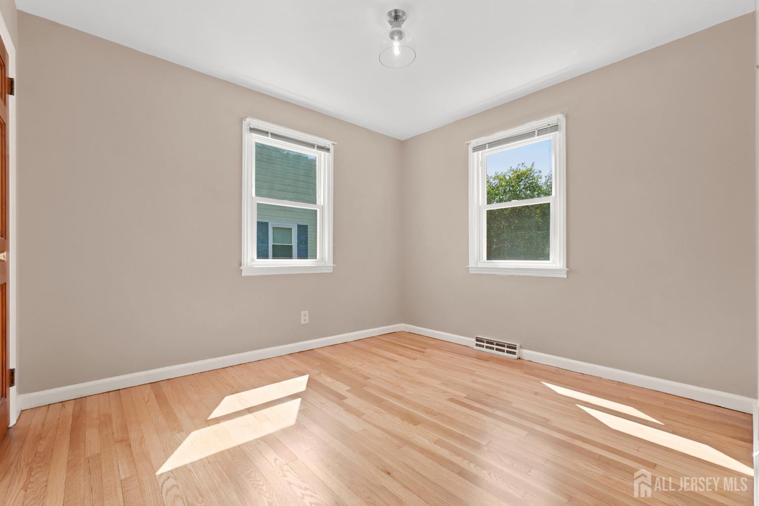 16 Eisenhower Avenue Spotswood NJ 08884