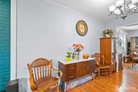 5 W Arthur Place Iselin NJ 08830