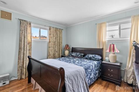 5 W Arthur Place Iselin NJ 08830