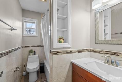 5 W Arthur Place Iselin NJ 08830