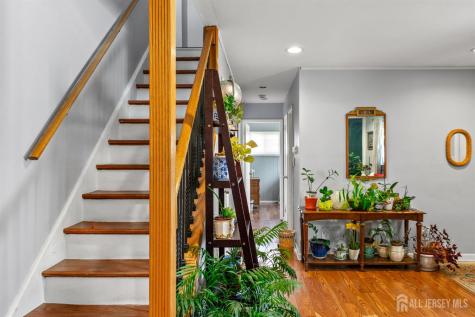 5 W Arthur Place Iselin NJ 08830