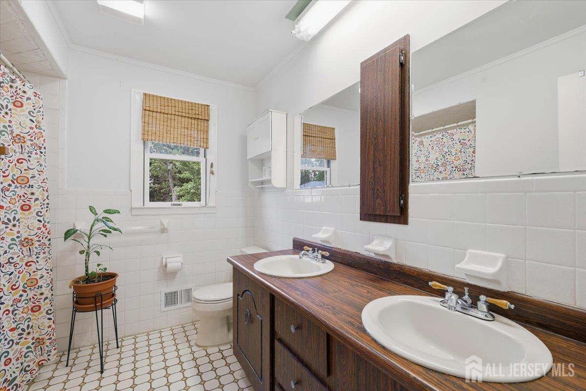 3 Winterberry Circle Piscataway NJ 08854