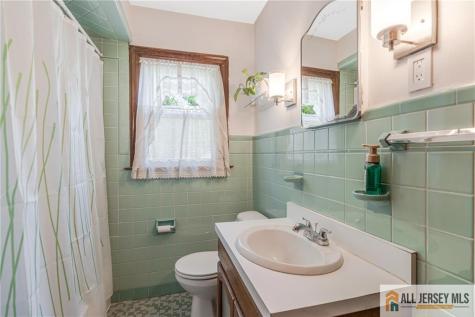 246 4th Street Dunellen NJ 08812