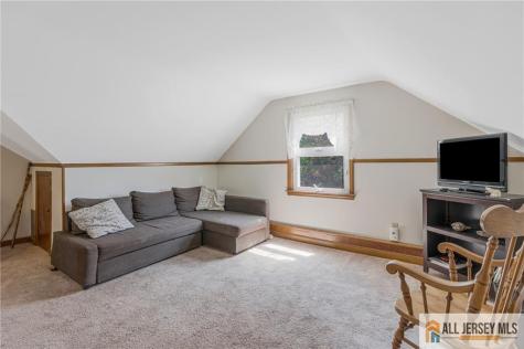 246 4th Street Dunellen NJ 08812