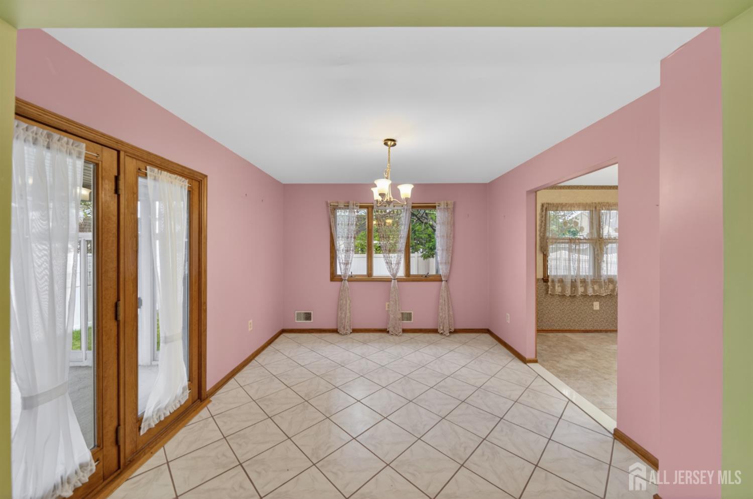 95 Pine Street Iselin NJ 08830
