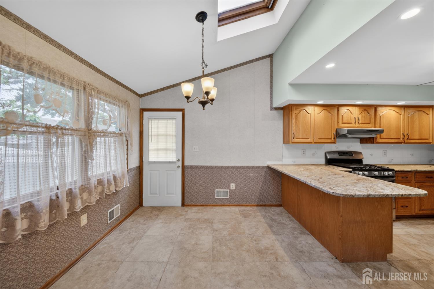 95 Pine Street Iselin NJ 08830