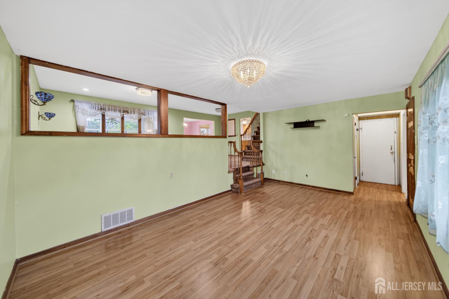 95 Pine Street Iselin NJ 08830