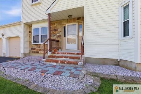 40 La Valencia Road Old Bridge NJ 07726