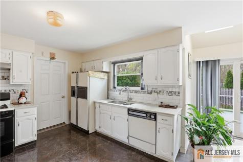 40 La Valencia Road Old Bridge NJ 07726