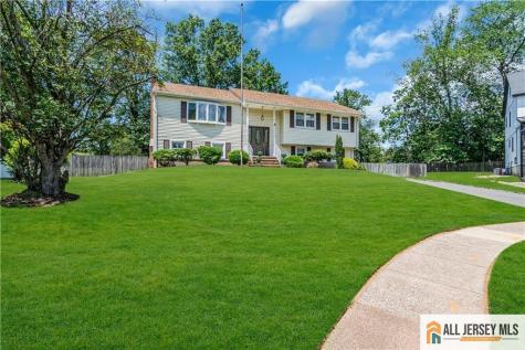 8 Whitehall Avenue Edison NJ 08820