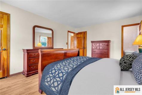 8 Whitehall Avenue Edison NJ 08820