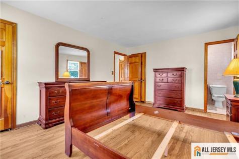 8 Whitehall Avenue Edison NJ 08820