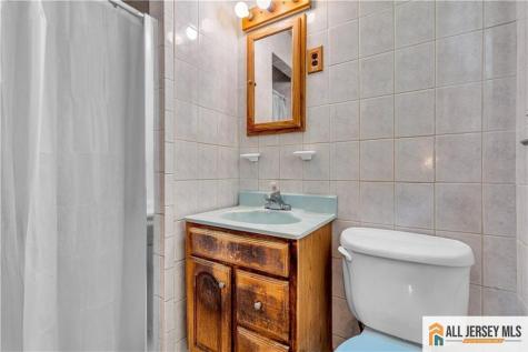 8 Whitehall Avenue Edison NJ 08820