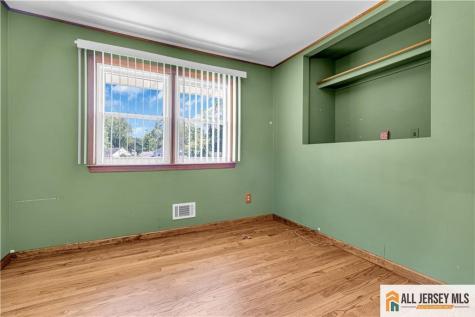 8 Whitehall Avenue Edison NJ 08820