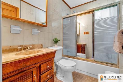 8 Whitehall Avenue Edison NJ 08820