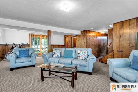 8 Whitehall Avenue Edison NJ 08820