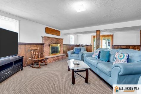 8 Whitehall Avenue Edison NJ 08820