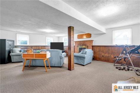 8 Whitehall Avenue Edison NJ 08820