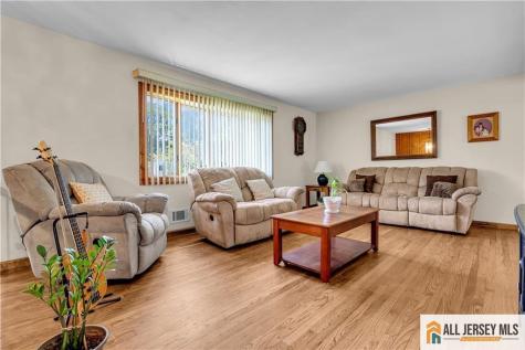8 Whitehall Avenue Edison NJ 08820