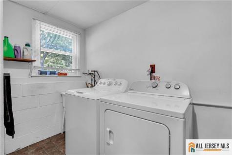 8 Whitehall Avenue Edison NJ 08820